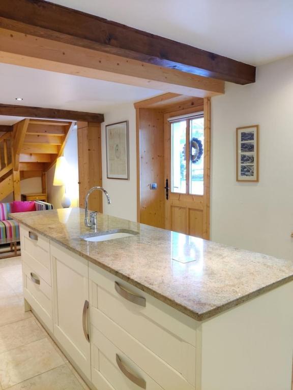 Spacious Ski Chalet In Traditional French Village, Sleeps 8, Four Star With Fibre Broadband Abondance Exterior foto