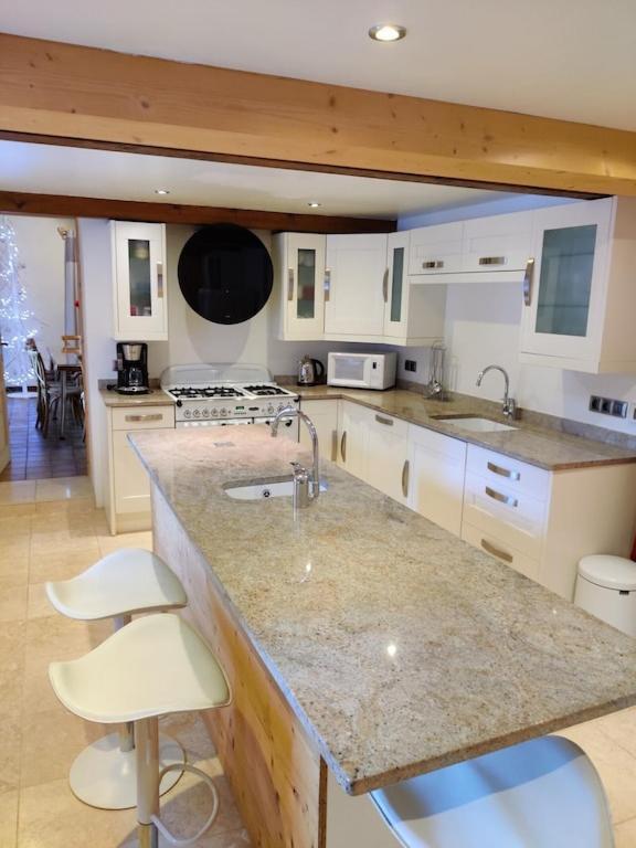 Spacious Ski Chalet In Traditional French Village, Sleeps 8, Four Star With Fibre Broadband Abondance Exterior foto